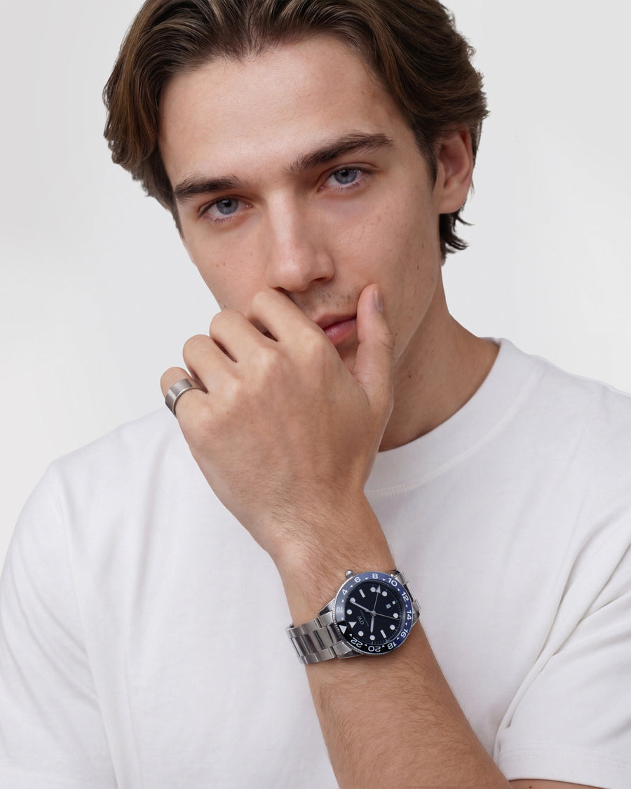 DW Iconic GMT Link Stål / Sort, Blå Bezel 40mm